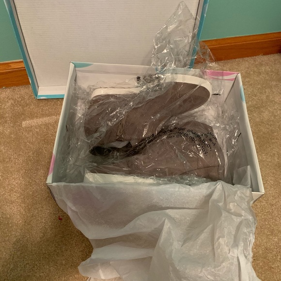 Wedge Sneakers - Picture 5 of 5